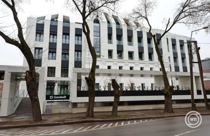 Új központi iroda, K+F és innovációs laboratórium Szegeden