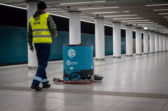 B+N: Nem a metrótündér tünteti el a koszt és szemetet
