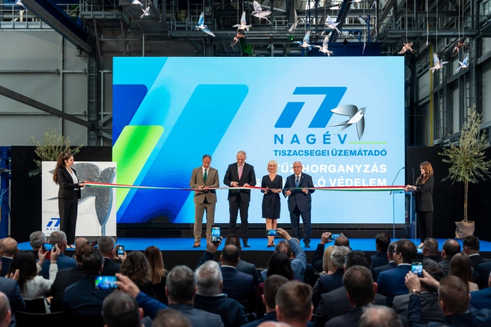 Világszínvonalú technológiával szerelt horganyzó üzemet adtak át Tiszacsegén
