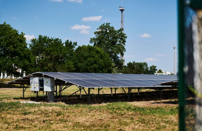 Új napelempark és akkumulátoros energiatároló Algyőn