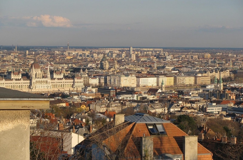 Egy év alatt 32 százalékkal drágultak a budapesti panellakások